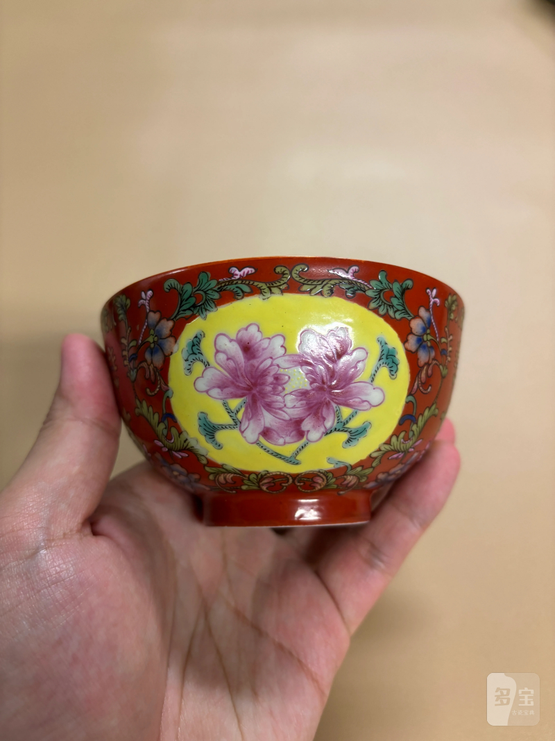 清道光 珊瑚红地粉彩花卉纹碗 - 图4